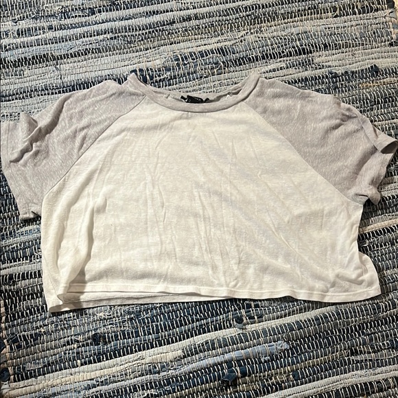 Forever 21 Cream Boxy Crop T-Shirt - Picture 1 of 2